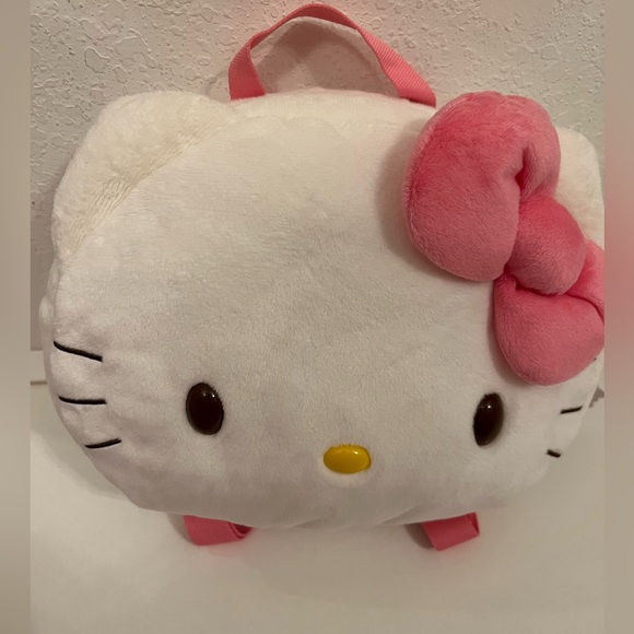 Hello Kitty Plush Backpack 🎒 - Picture 3 of 6
